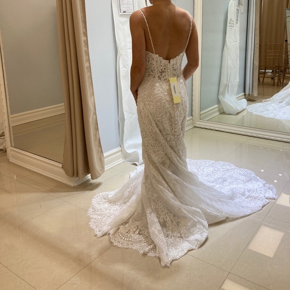 Allure Bridal Wedding Dress size 6- NEW/UNALTERED - Picture 2 of 3